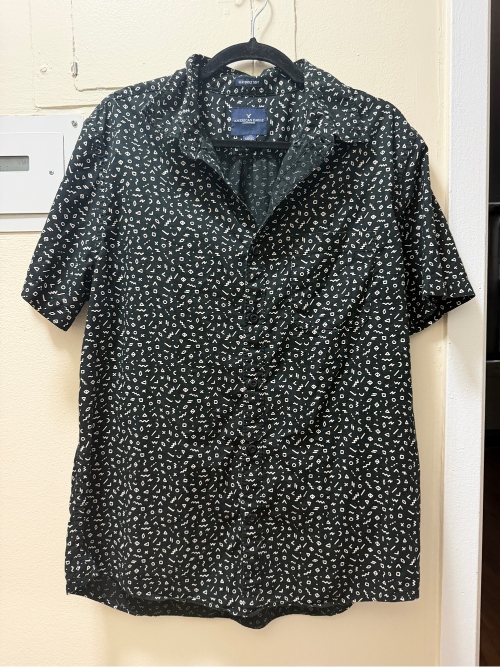 American Eagle Outfitters Black Short-Sleeve Button-Up with White Abstract Print